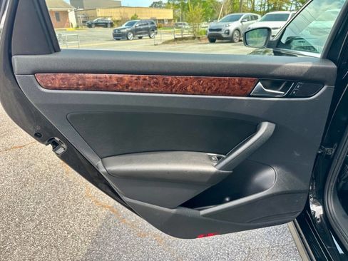 Used 2013 Volkswagen Passat 2.5 SEL Premium image 13
