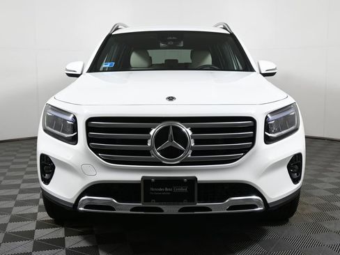 Used 2025 Mercedes-Benz GLB 250 4MATIC image 9