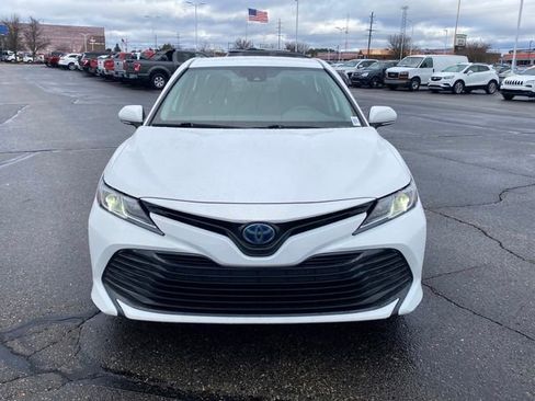 Used 2020 Toyota Camry LE image 2