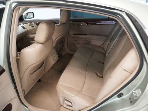 Used 2010 Toyota Avalon Limited FWD image 18