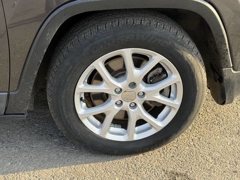 Used 2015 Jeep Cherokee Latitude image 10