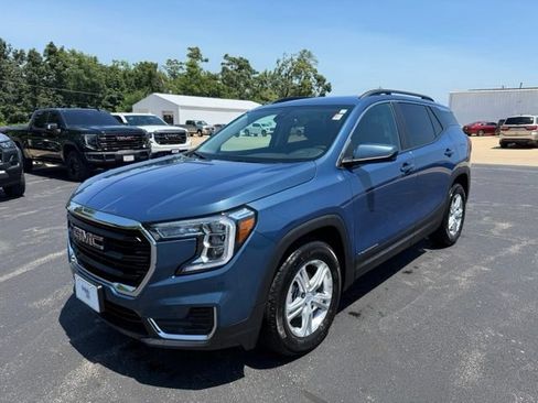 Certified 2024 GMC Terrain SLE w/ Driver Convenience Package FWD image 3