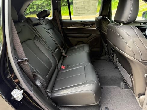 New 2025 Jeep Grand Cherokee Limited w/ Luxury Tech Group II image 20