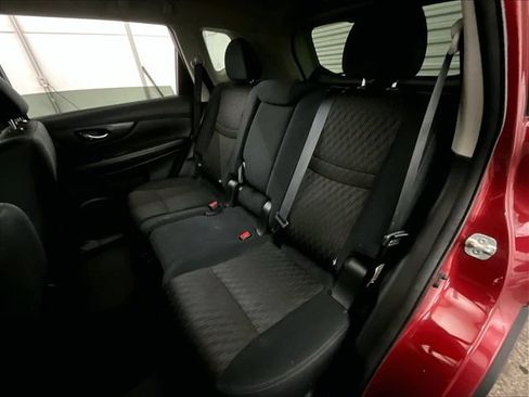 Used 2018 Nissan Rogue SV AWD/4WD image 25