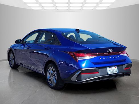 Used 2024 Hyundai Elantra SEL FWD image 5