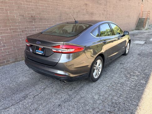 Used 2018 Ford Fusion SE FWD image 5
