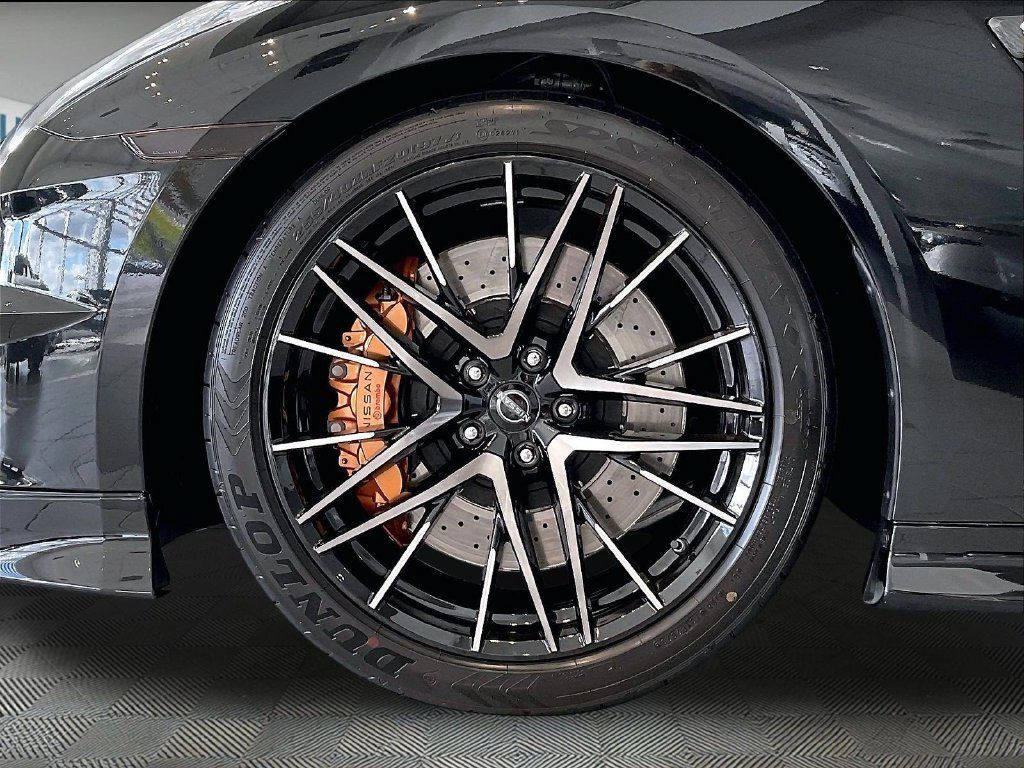 Used 2024 Nissan GT-R Premium w/ Premium Interior Package AWD/4WD image 7