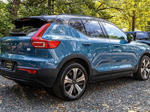 Used 2023 Volvo XC40 Recharge Plus w/ Protection Package Premier image 6