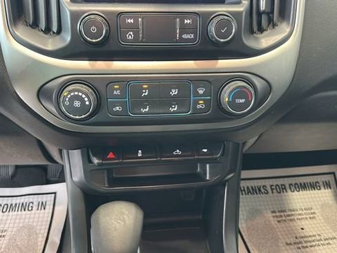 Used 2022 Chevrolet Colorado LT AWD/4WD image 12