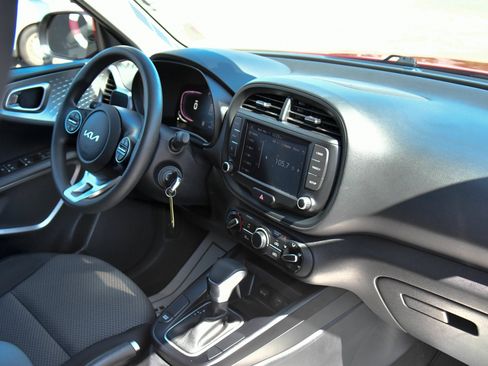 Used 2024 Kia Soul LX w/ Option Group 015 FWD image 37