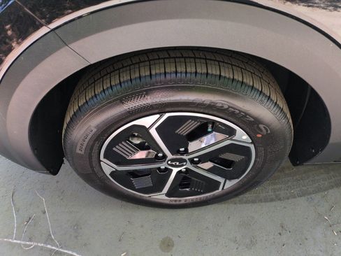 New 2026 Kia Niro EX FWD image 12