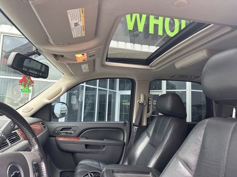 Used 2014 Chevrolet Tahoe LT w/ Luxury Package AWD/4WD image 19