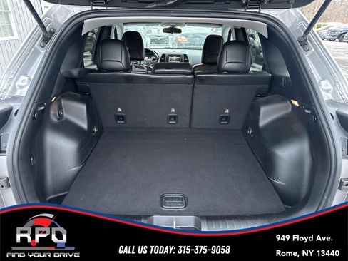 Used 2020 Jeep Cherokee Latitude Plus w/ Cold Weather Group image 17