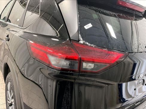 Certified 2023 Nissan Rogue SV image 33
