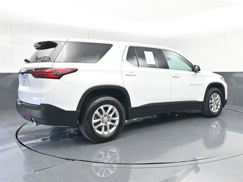 Used 2022 Chevrolet Traverse LS FWD image 5