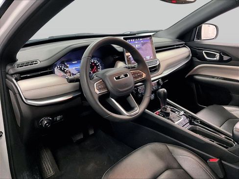 Used 2025 Jeep Compass Limited image 12