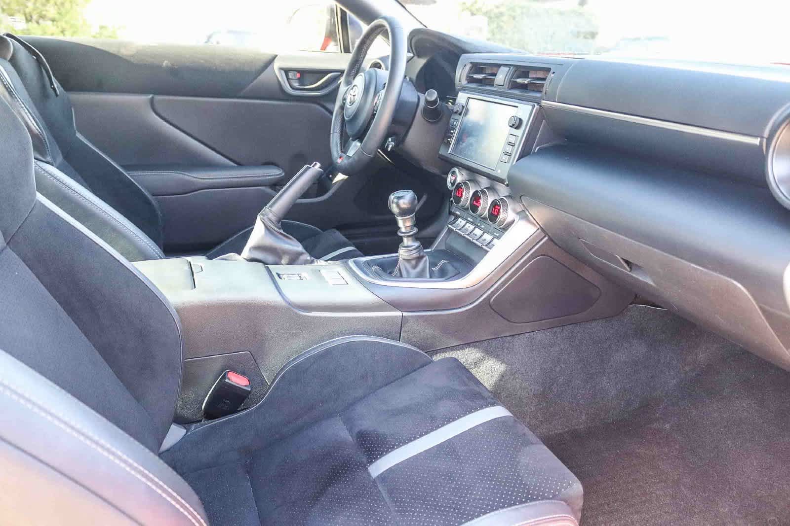 Used 2025 Toyota GR86 Premium w/ Performance Package RWD image 16