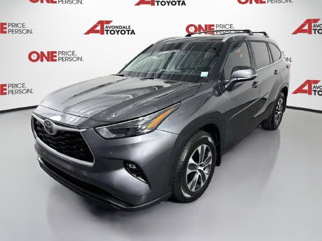 Used 2023 Toyota Highlander XLE FWD image 3