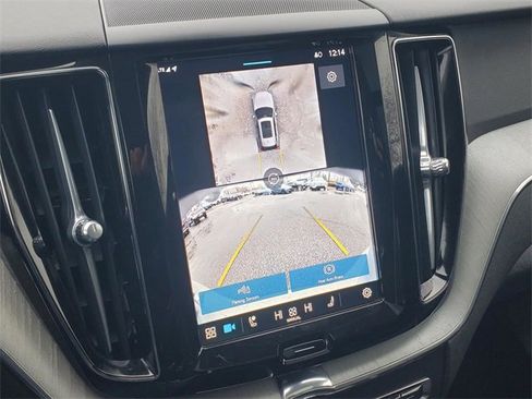 Used 2025 Volvo XC60 B5 Plus image 24