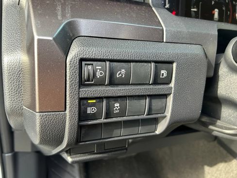 Used 2025 Toyota 4Runner SR5 AWD/4WD image 18