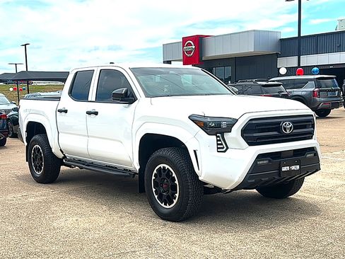 Used 2025 Toyota Tacoma SR RWD image 10