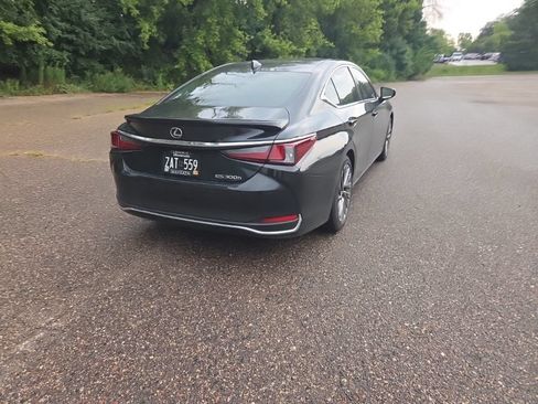 Used 2024 Lexus ES 300h Ultra Luxury w/ Accessory Package (Z1) FWD image 18