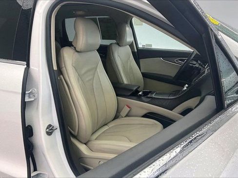 Used 2019 Lincoln Nautilus Reserve AWD/4WD image 6