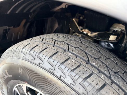 Used 2024 Nissan Titan SV w/ SV Convenience Package image 49