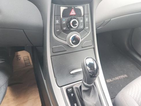 Used 2015 Hyundai Elantra SE w/ Option Group 02 FWD image 12