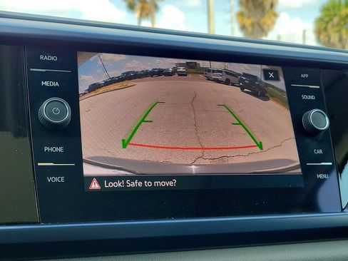 Used 2023 Volkswagen Taos SE w/ Panoramic Sunroof Package FWD image 21