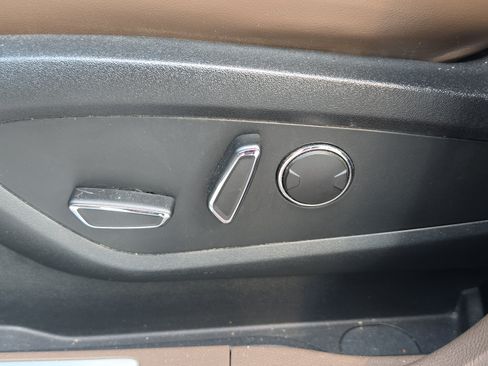 Used 2015 Lincoln MKC FWD w/ Equipment Group 102A Reserve image 10