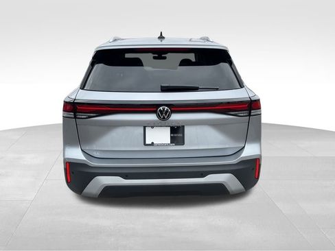 New 2026 Volkswagen Tiguan SE FWD image 6