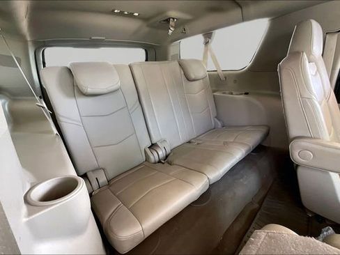 Used 2019 Cadillac Escalade ESV Luxury AWD/4WD image 18