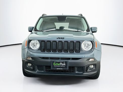 Used 2017 Jeep Renegade Altitude FWD image 2