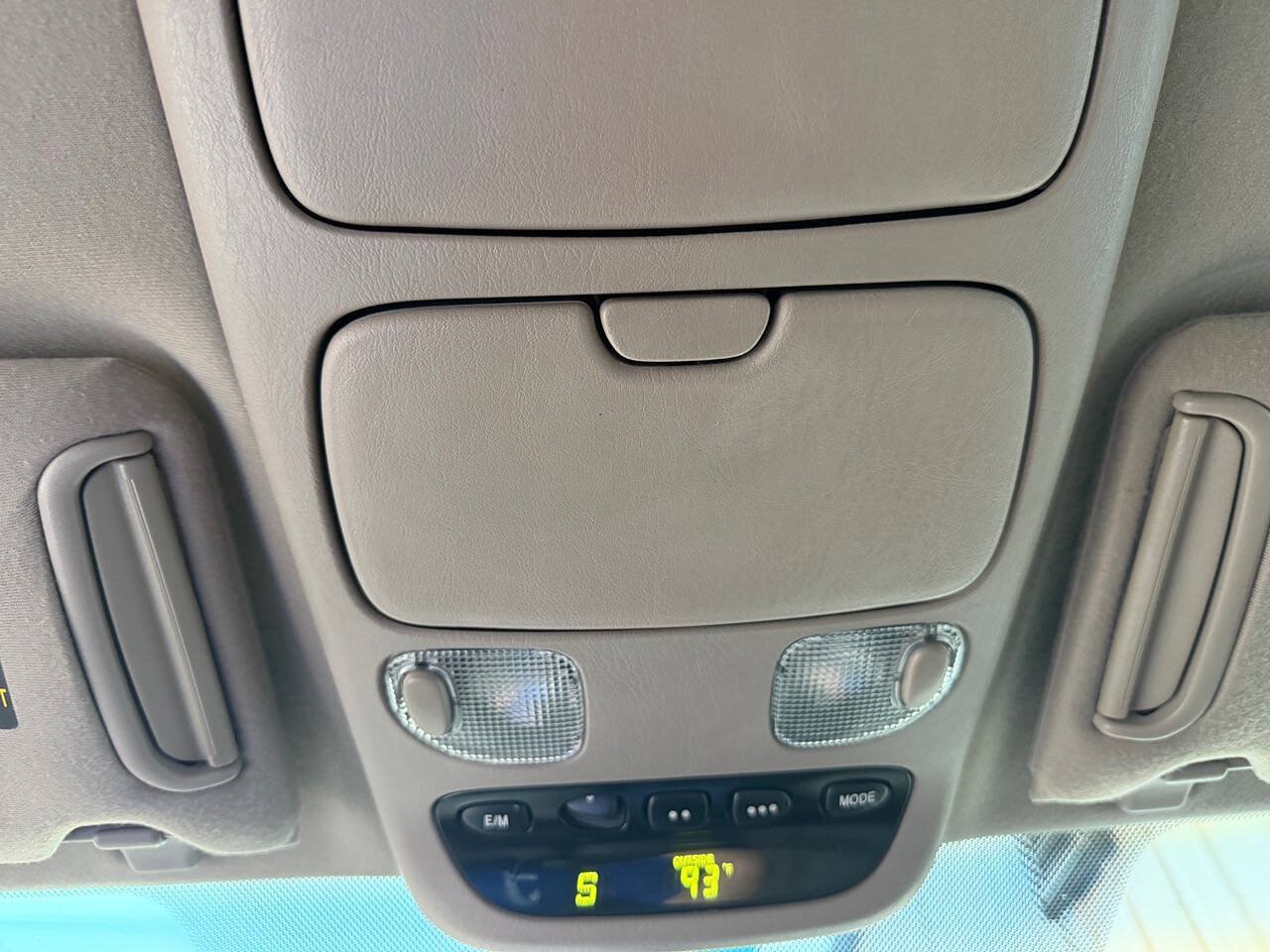 Used 2005 Toyota Sequoia SR5 w/ Towing Pkg RWD image 24