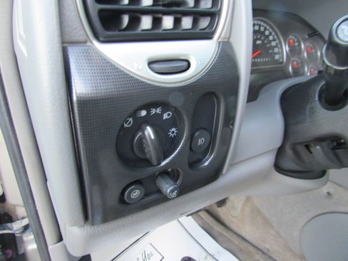 Used 2006 GMC Envoy XL SLE image 24