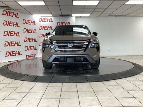 Used 2025 Nissan Rogue SL w/ SL Premium Package AWD/4WD image 2