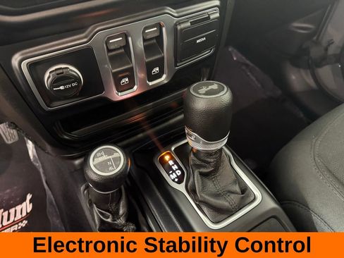 Used 2021 Jeep Wrangler Sport image 19