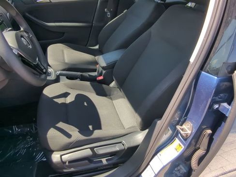 Used 2015 Volkswagen Jetta SE FWD image 19