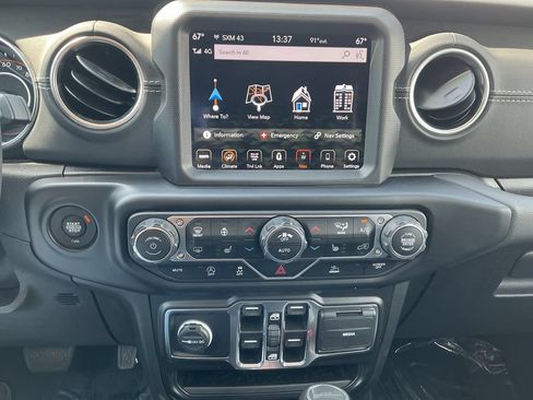 Certified 2022 Jeep Gladiator Overland w/ Popular Equipment Package AWD/4WD image 21