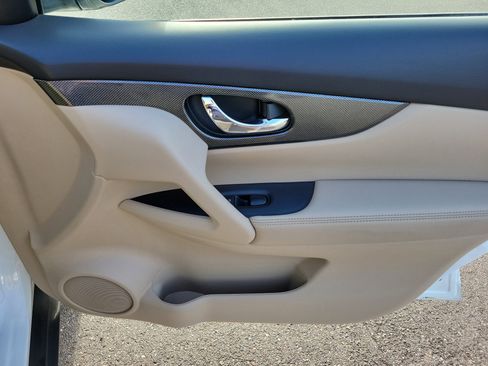 Used 2015 Nissan Rogue SL w/ SL Premium Package image 10