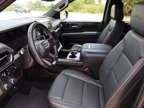 Used 2025 GMC Yukon AT4 AWD/4WD image 10