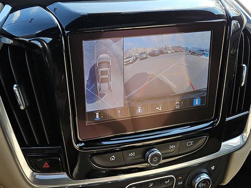 Used 2022 Chevrolet Traverse Premier image 19