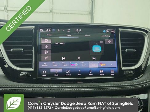Certified 2025 Chrysler Pacifica Limited FWD image 23