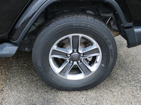 Used 2019 Jeep Wrangler Unlimited Sahara AWD/4WD image 9