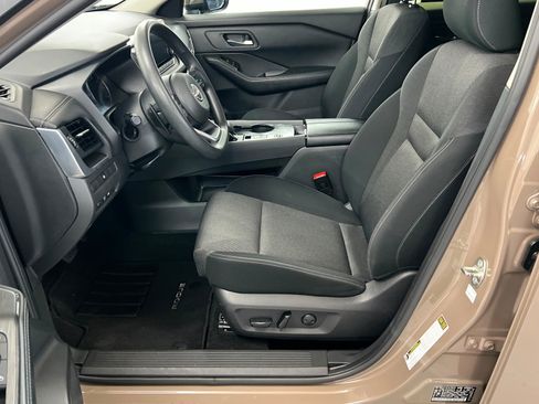 Used 2024 Nissan Rogue SV FWD image 18