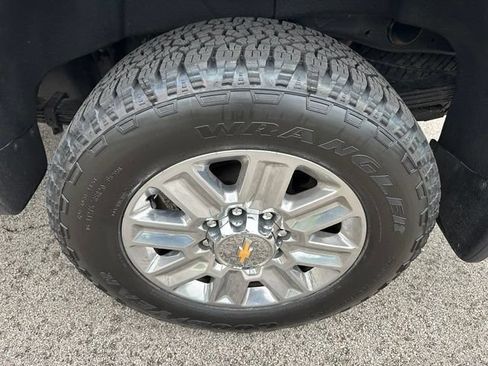 Used 2024 Chevrolet Silverado 2500 High Country w/ High Country Premium Package AWD/4WD image 9