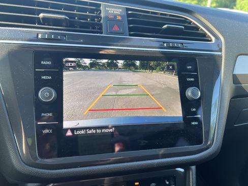 Certified 2023 Volkswagen Tiguan SE w/ Panoramic Sunroof Package FWD image 21