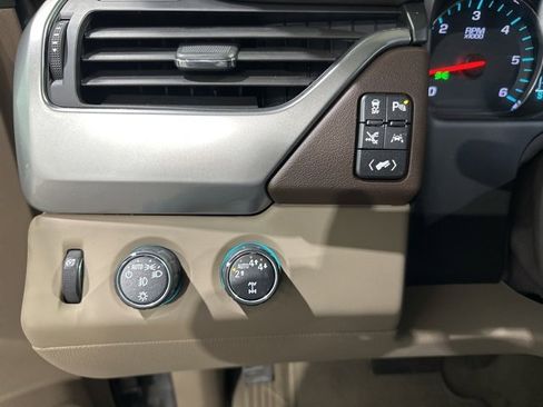 Used 2019 Chevrolet Suburban Premier image 16