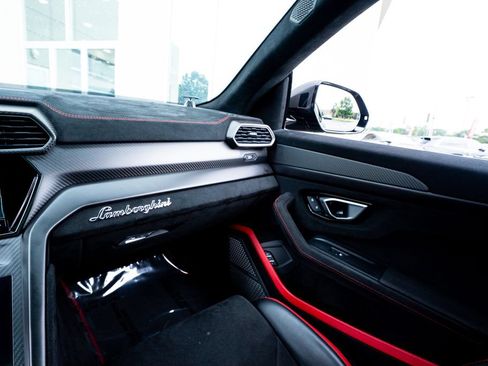 Used 2024 Lamborghini Urus Performante AWD/4WD image 54